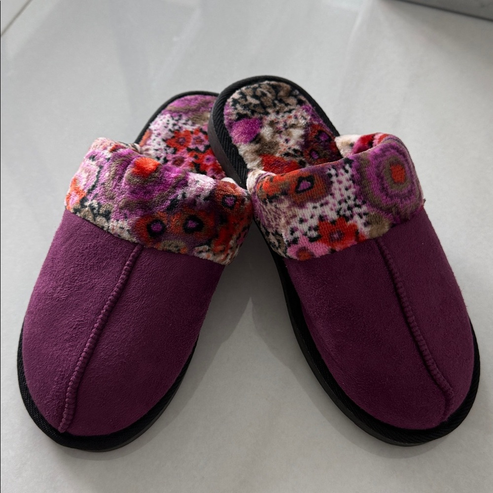 Vera Bradley Cozy Slippers Plum Medium (Size 7-8)